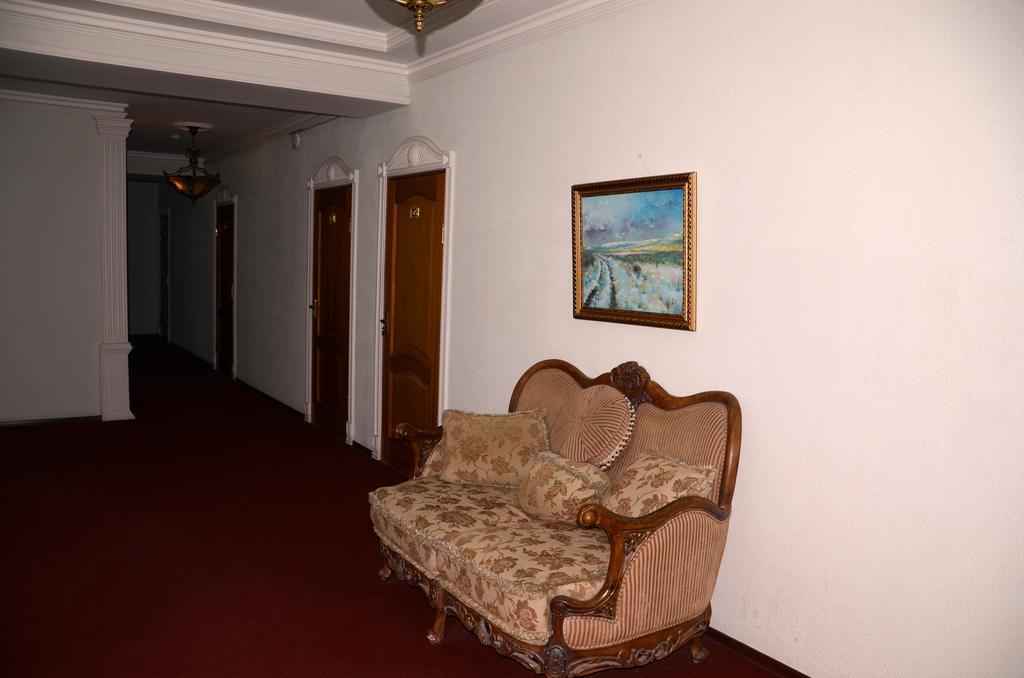 Saryarka Hotel アスターナ エクステリア 写真